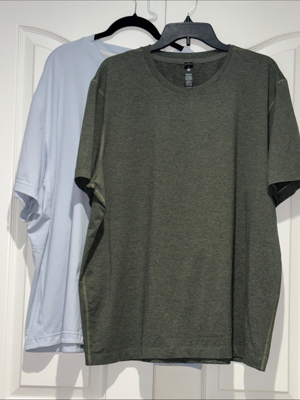 2 YES TWO lululemon athletica Men's Short Sleeve Crew Tees